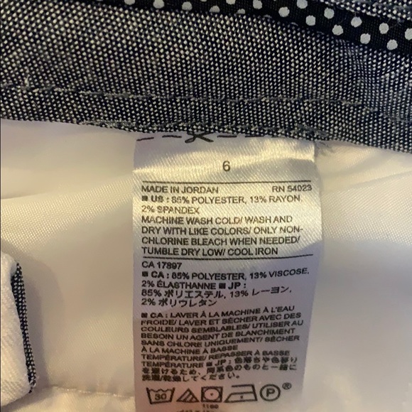 Hampton-Fit Jacquard Crop white pants - Picture 2 of 4